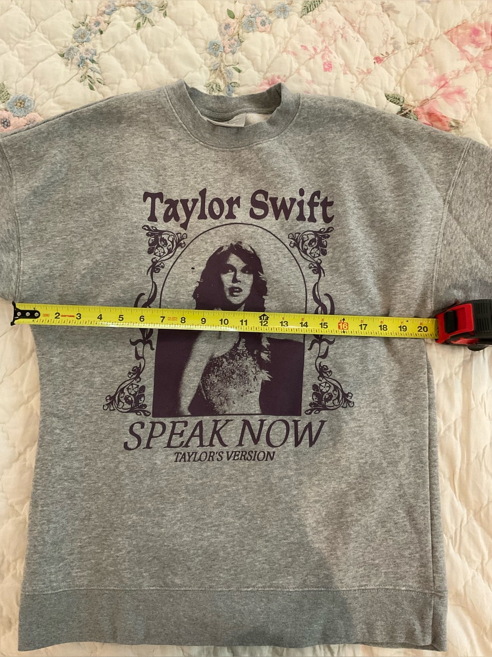 Taylor Swift fleece showery sleeve sweatshirt - Picture 4 of 8